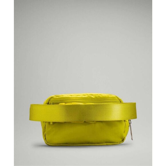 NWT Lululemon Everywhere Belt Bag Neon Green - Picture 4 of 8
